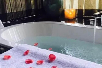 青岛黄岛区水疗池中的失重冥想:当身体学会漂浮